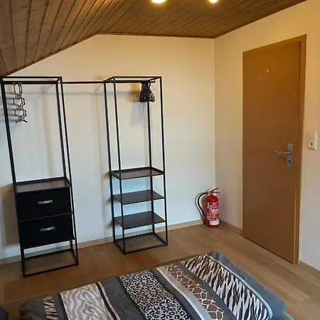 Nette, Kleine Auf Ehemaligem Bauernhof