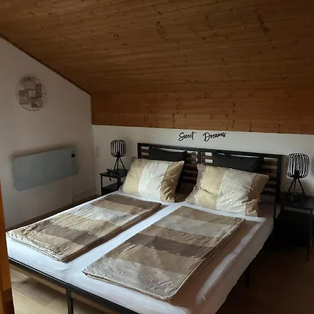 Apartment Nette, Kleine Auf Ehemaligem Bauernhof