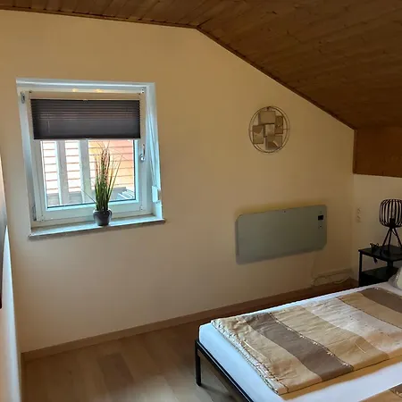 Apartment Nette, Kleine Auf Ehemaligem Bauernhof *